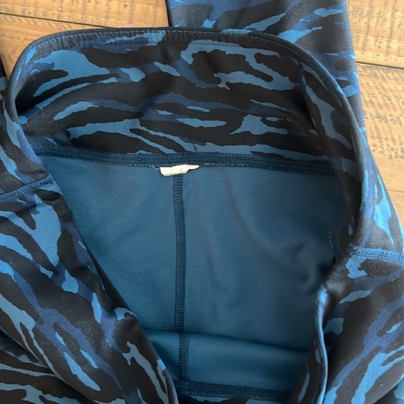 FABLETICS WOMEN'S Blue Camo Print Stretch Leggings - Picture 11 of 13